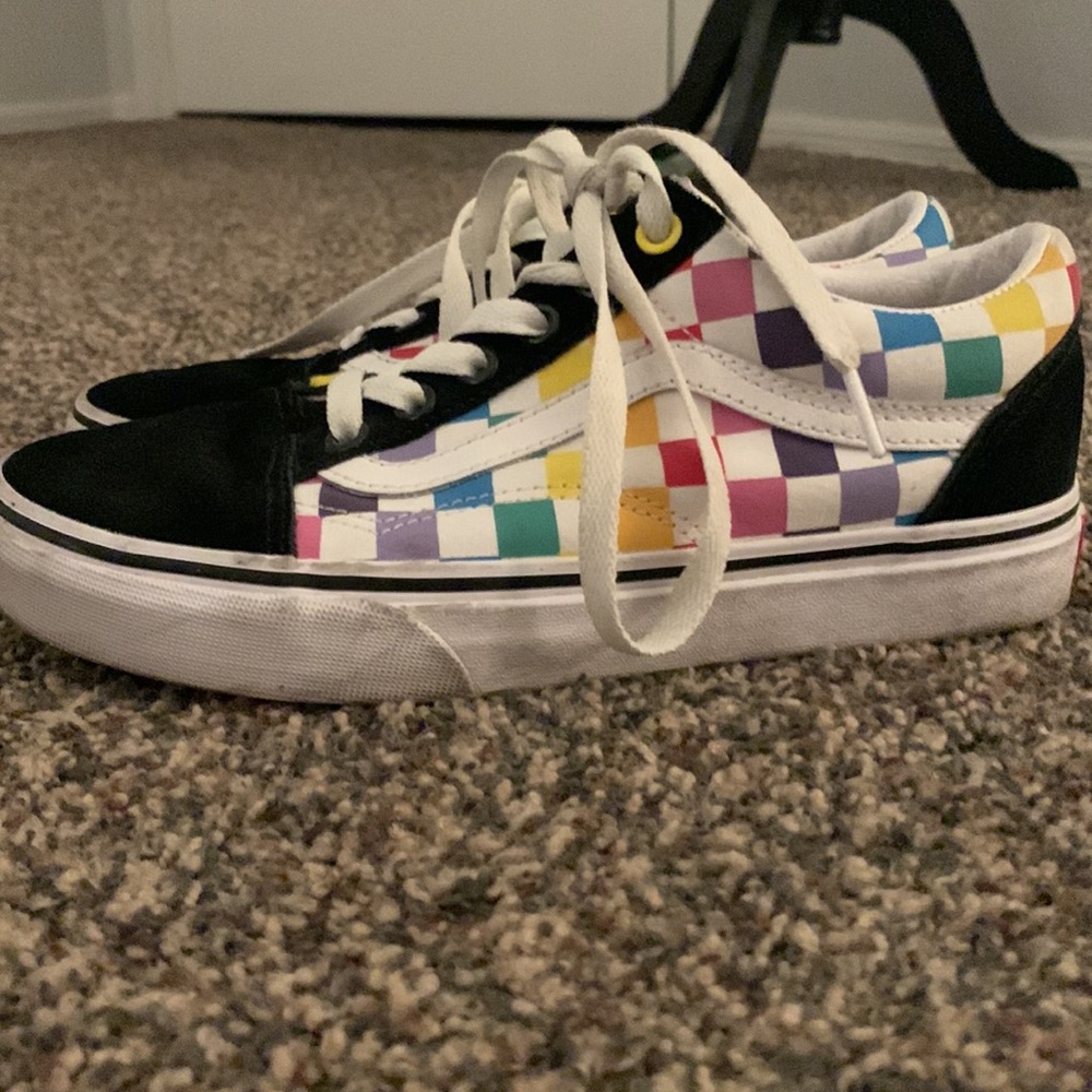 Old School Shoe with Rainbow Checkers - Picture 3 of 4